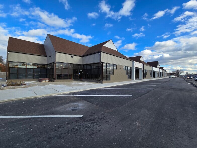 More Photos Of 33202-33278 Woodward Ave, Birmingham Unknown For Lease