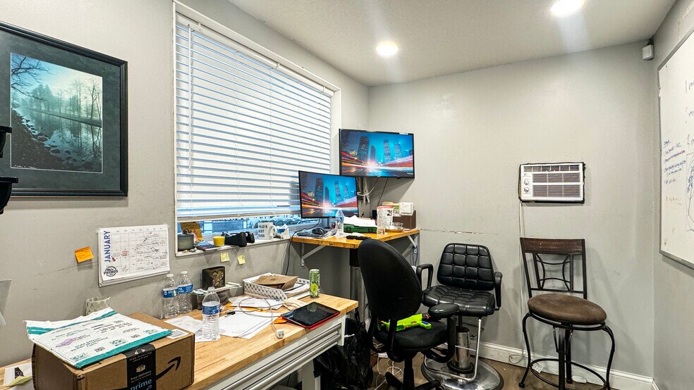 More Photos Of 916 S Mitchell St, Cadillac Restaurant For Sale