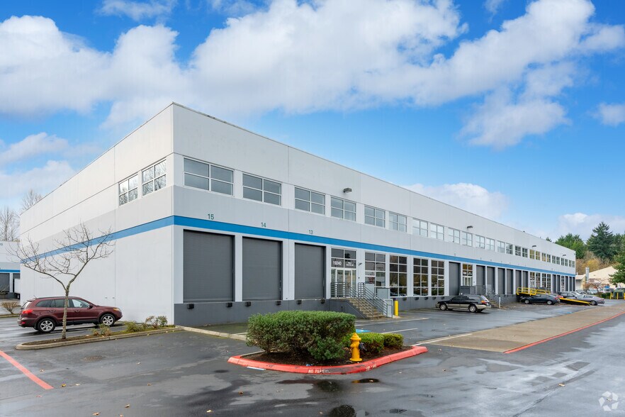 More Photos Of 19240 Des Moines Memorial Dr, Seatac Warehouse For Lease