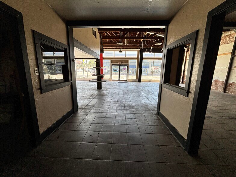 More Photos Of 401 W Chapman Ave, Orange General Retail For Sale