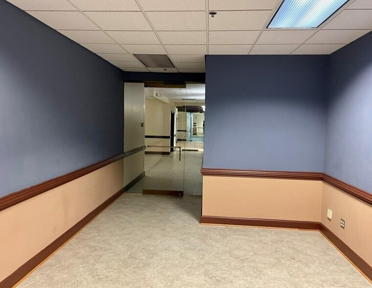 More Photos Of 1514 Holland Rd, Suffolk Office Residential For Lease