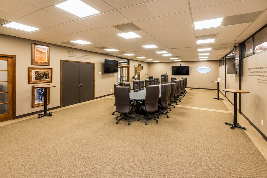 More Photos Of 1423 Randy Ln, Jefferson City Office For Sale