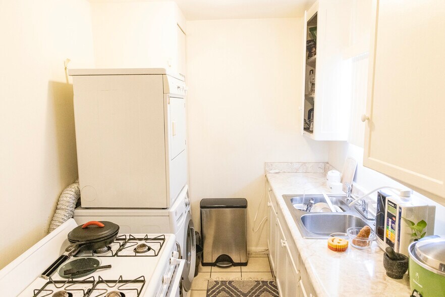 More Photos Of 2569 N Lincoln St, Burbank Multifamily For Sale