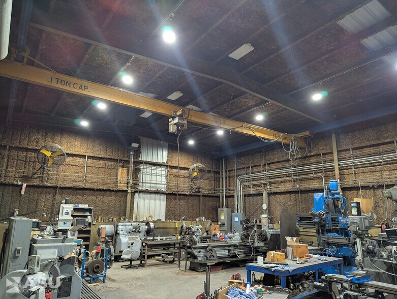 More Photos Of 3004 Jewett Ave, Bakersfield Warehouse For Sale