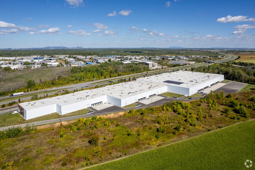 More Photos Of 30 Ecoparc Chateauguay, Châteauguay Warehouse For Lease