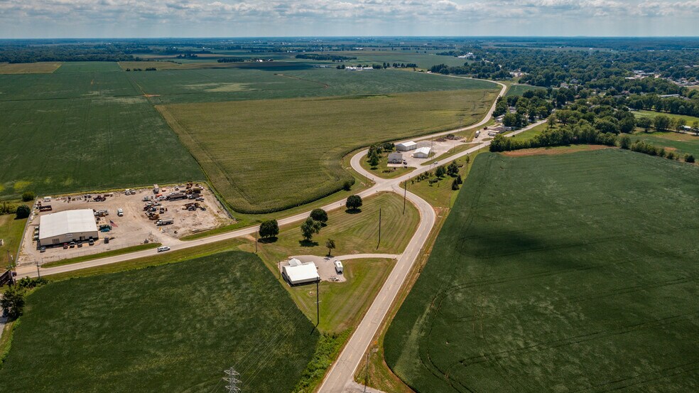 More Photos Of 20447 Old Route 66 Hwy, Staunton Flex For Sale