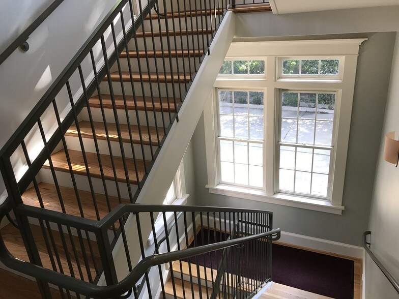 More Photos Of 1629 Monroe Dr, Atlanta Office For Lease