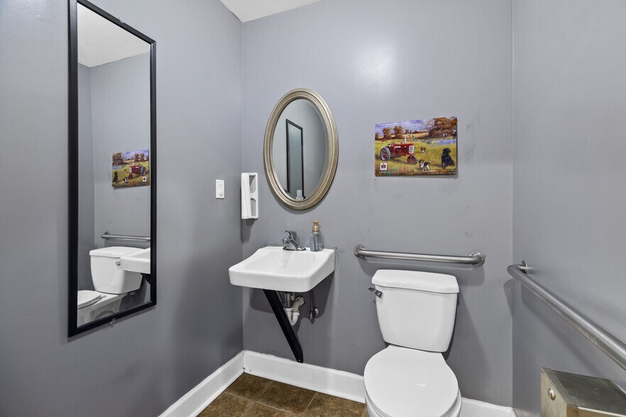 More Photos Of 316 Beech St, Morristown Office For Sale