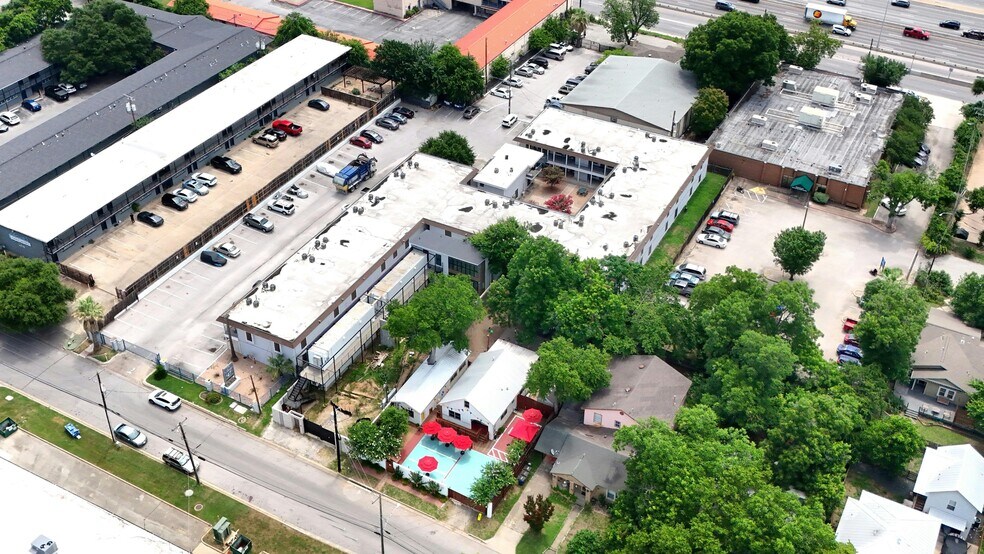 More Photos Of 4707 Harmon Ave, Austin Storefront Retail Residential For Sale