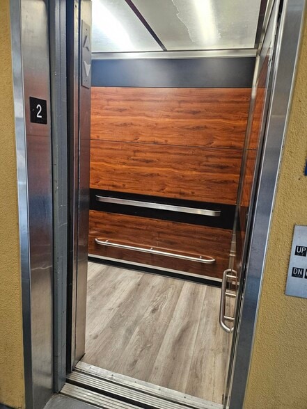 More Photos Of 631 Camino del Rio S, San Diego Hotel For Sale