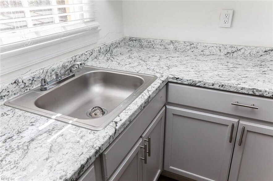 More Photos Of 824 Post Ave, Chesapeake Apartments For Sale