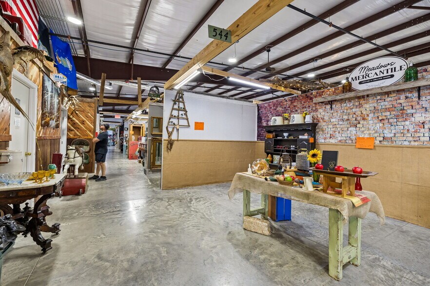 More Photos Of 4070 Old Highway 431, Greenbrier Freestanding For Sale