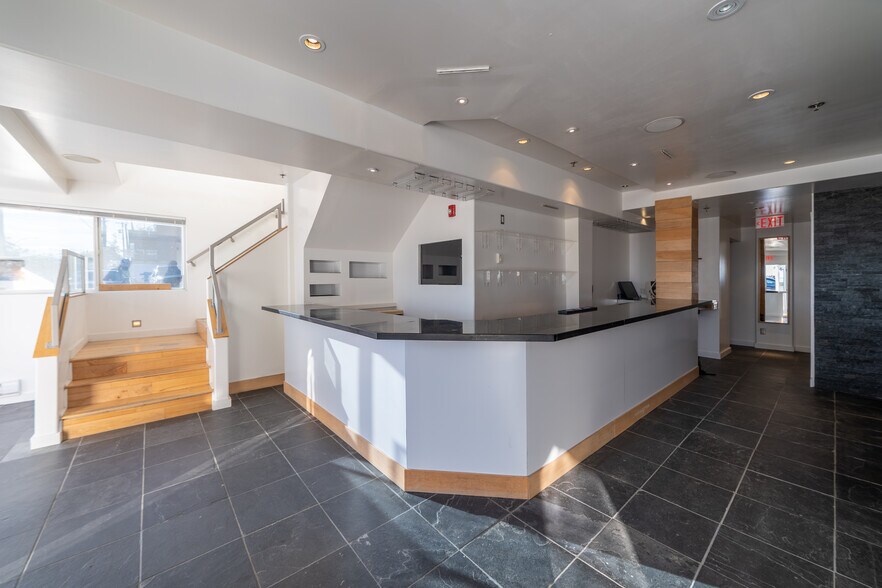 More Photos Of 15475 Marine Dr, White Rock Storefront Retail Office For Lease