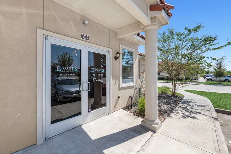 More Photos Of 2743 Smith Ranch Rd, Pearland Loft Creative Space For Sale