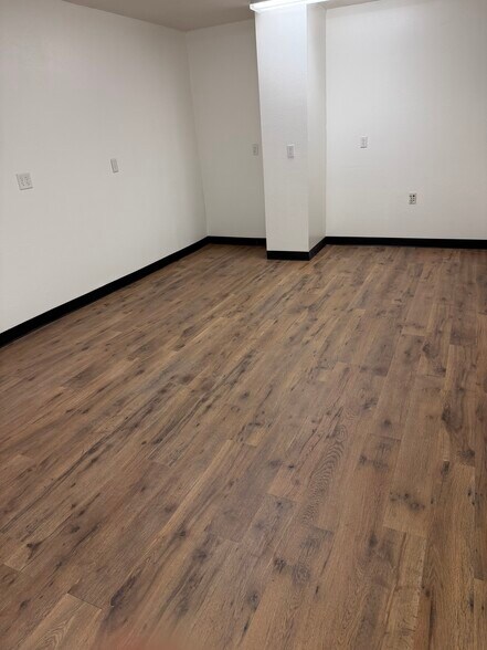 More Photos Of 150 E 400 N, Salem Manufacturing For Lease