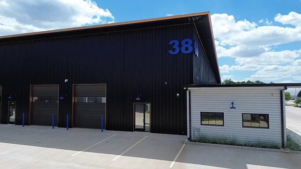 More Photos Of 3800 NE 104th St, Oklahoma City Industrial For Lease
