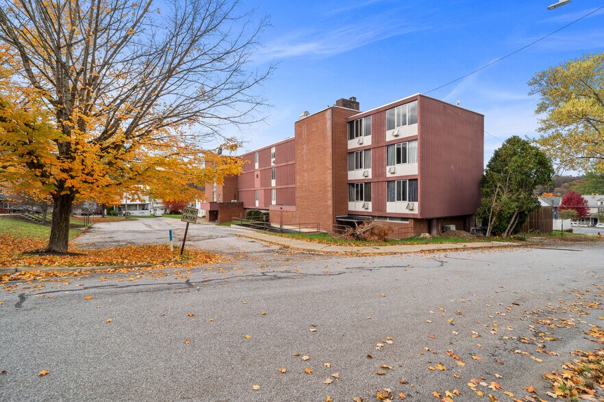 More Photos Of 94 Hospital St, Ridgway Specialty For Sale