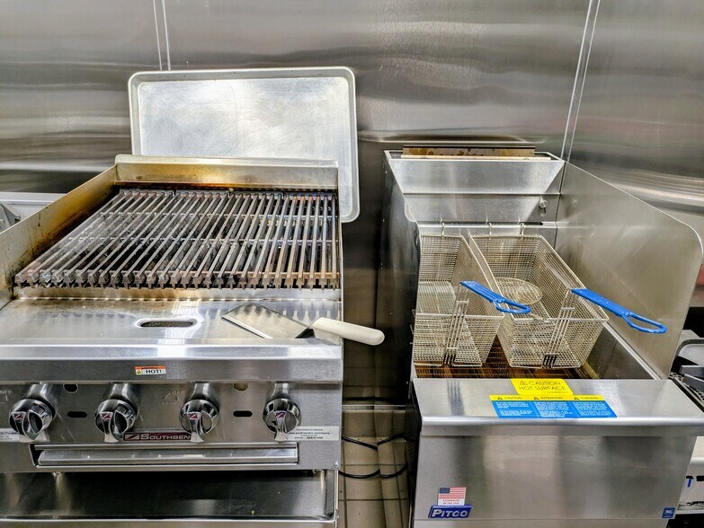 More Photos Of 305-393 W Los Angeles Ave, Moorpark Freestanding For Lease