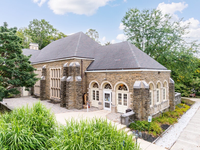 Primary Photo Of 190 Camp Hill Rd, Fort Washington Religious Facility For Sale