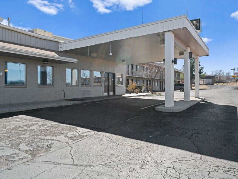 More Photos Of 1225 S State St, Salina Hotel For Sale