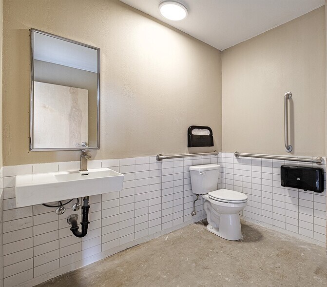 More Photos Of 1031 NE Lafayette Ave, Mcminnville Restaurant For Sale