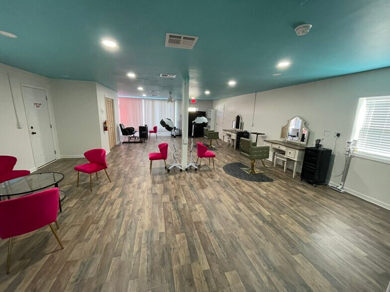 More Photos Of 5395 Cotton St, Graceville Office For Lease