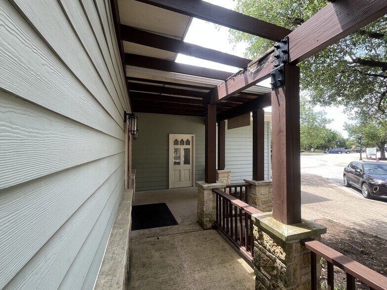 More Photos Of 309 W Main St, Round Rock Office For Sale
