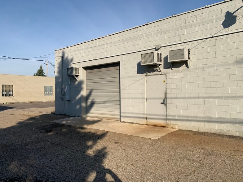 More Photos Of 3720 E Ten Mile Rd, Warren Warehouse For Lease