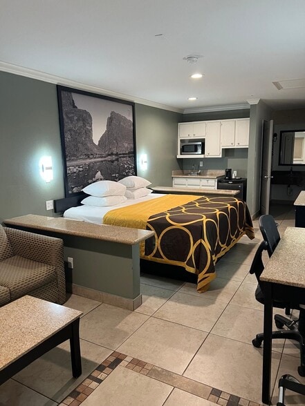 More Photos Of 1505 S 9th St, McAllen Hotel For Sale