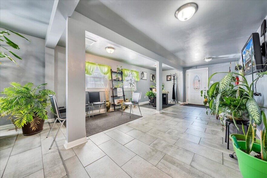 More Photos Of 3118 Williamson Rd NW, Roanoke Freestanding For Sale