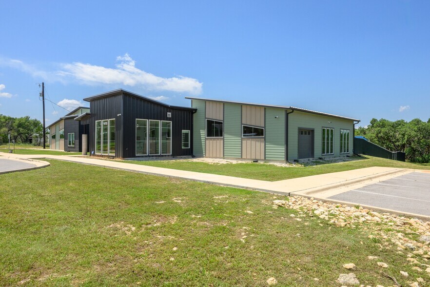 More Photos Of 1410 Live Oak Rd, Leander Showroom For Sale