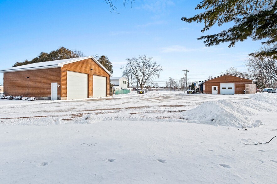 More Photos Of 537 Caldwell Ave, Oconto Falls Office For Sale