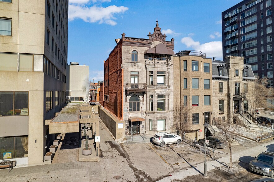 More Photos Of 525 Rue Sherbrooke E, Montréal Office For Lease