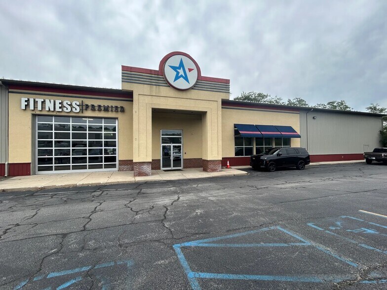 More Photos Of 12937 Wicker Ave, Cedar Lake Storefront For Lease