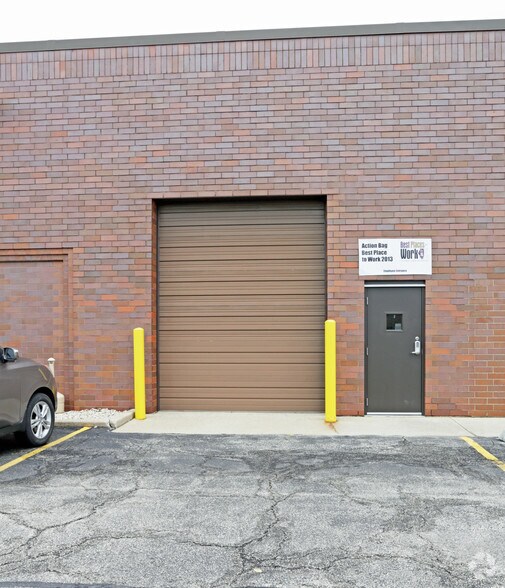 More Photos Of 1001 Entry Dr, Bensenville Warehouse For Lease