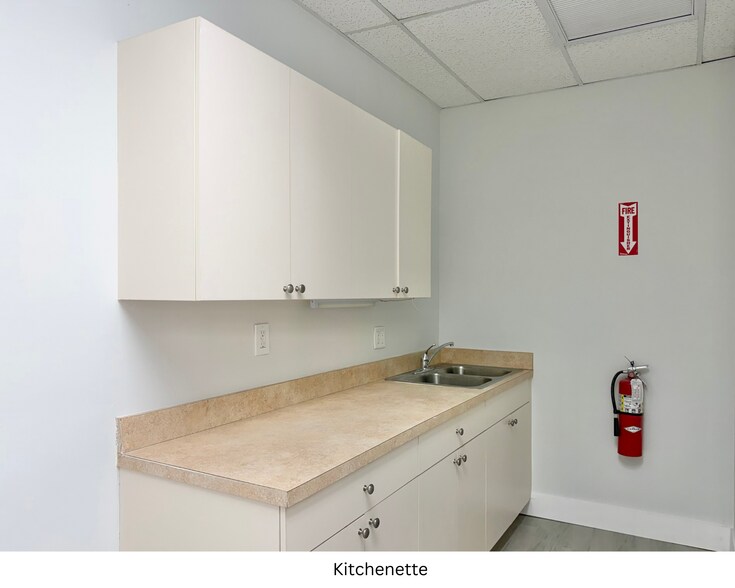 More Photos Of 2540 Metrocentre Blvd, West Palm Beach Medical For Lease