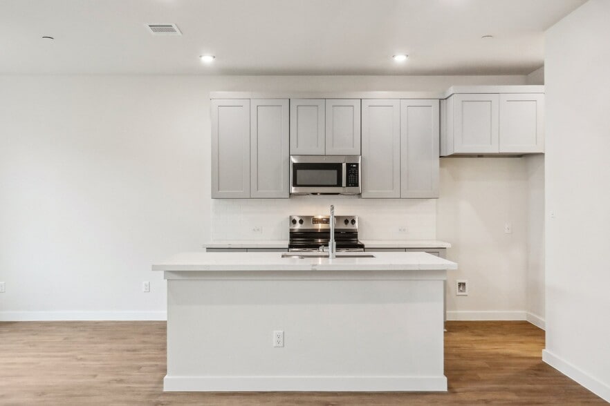 More Photos Of 2600 Gattis School Rd, Round Rock Multifamily For Sale