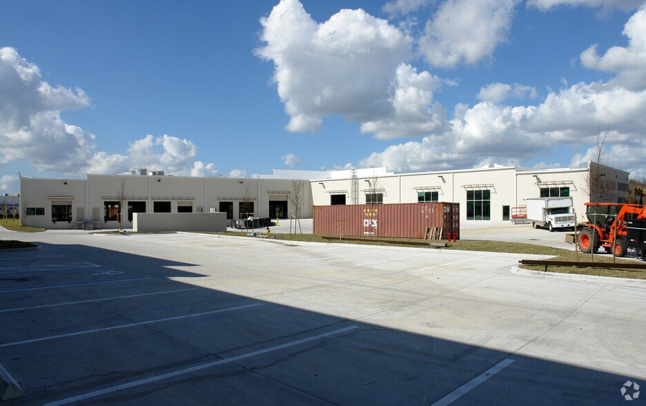 More Photos Of 6557 Hazeltine National Dr, Orlando Distribution For Lease