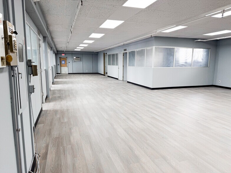 More Photos Of 801 Bridgeboro Rd, Beverly Office For Sale