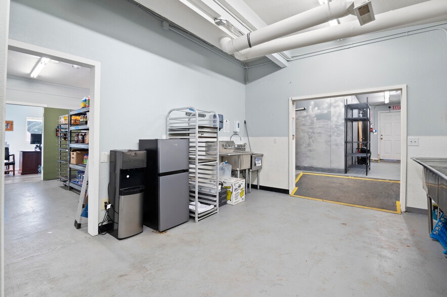 More Photos Of 2810 E Spencer Lake Rd, Shelton General Retail For Sale