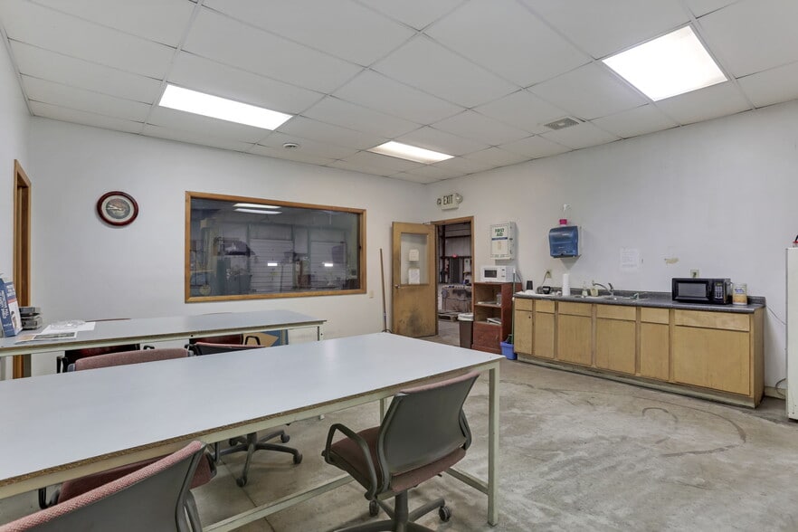 More Photos Of 2591 Harrison Rd, Columbus Warehouse For Sale