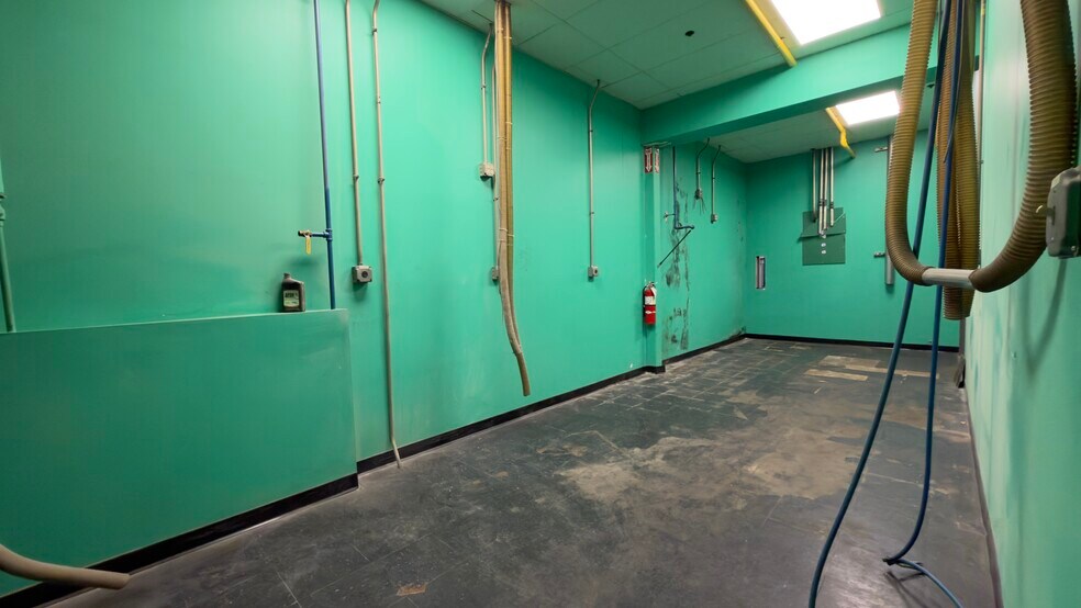 More Photos Of 1102 Aviation Blvd, Hebron Warehouse For Lease