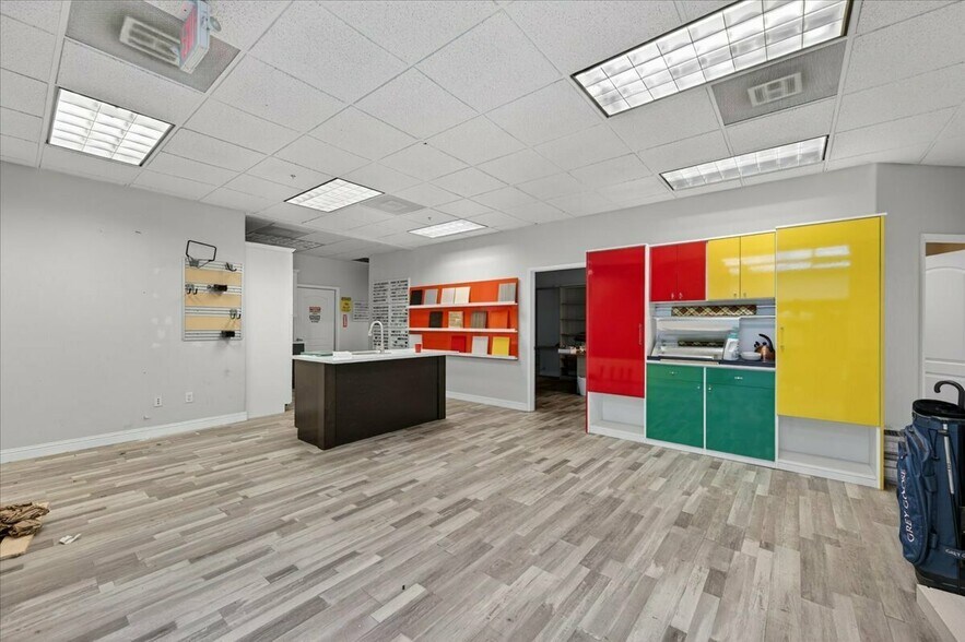 More Photos Of 2695 N Fowler Ave, Fresno Light Distribution For Lease