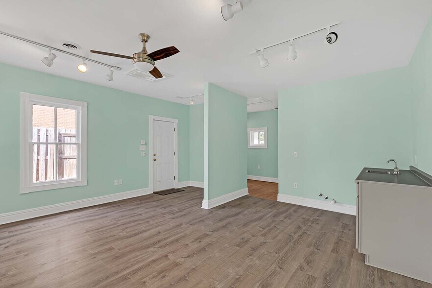 More Photos Of 55 Cross St, Urbanna General Retail For Sale