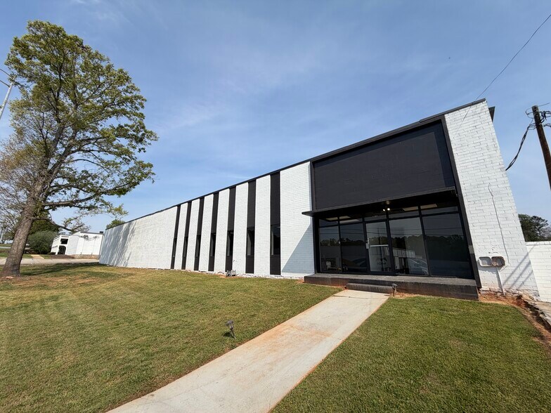 Primary Photo Of 5094 Minola Dr, Lithonia Distribution For Lease