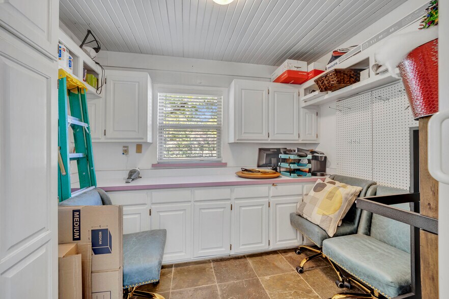 More Photos Of 1500 W Abram St, Arlington Medical For Lease