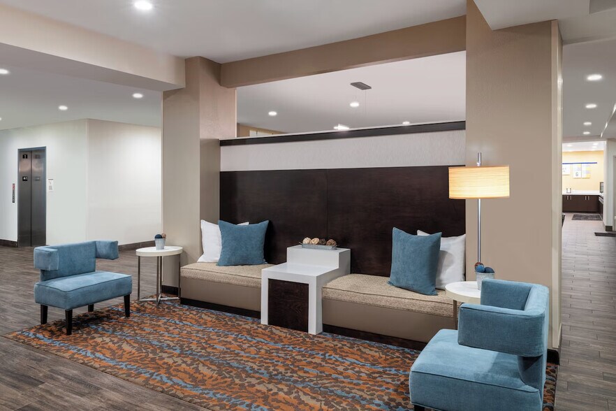 More Photos Of 230 Cracker Barrel Dr, Clarksville Hotel For Sale