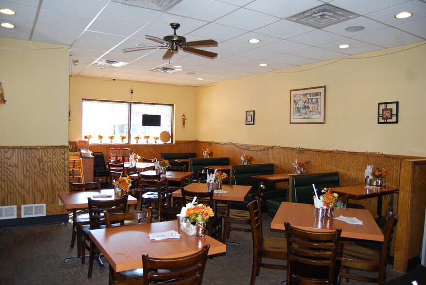 More Photos Of 2565 E 7th Ave, North Saint Paul Restaurant For Sale