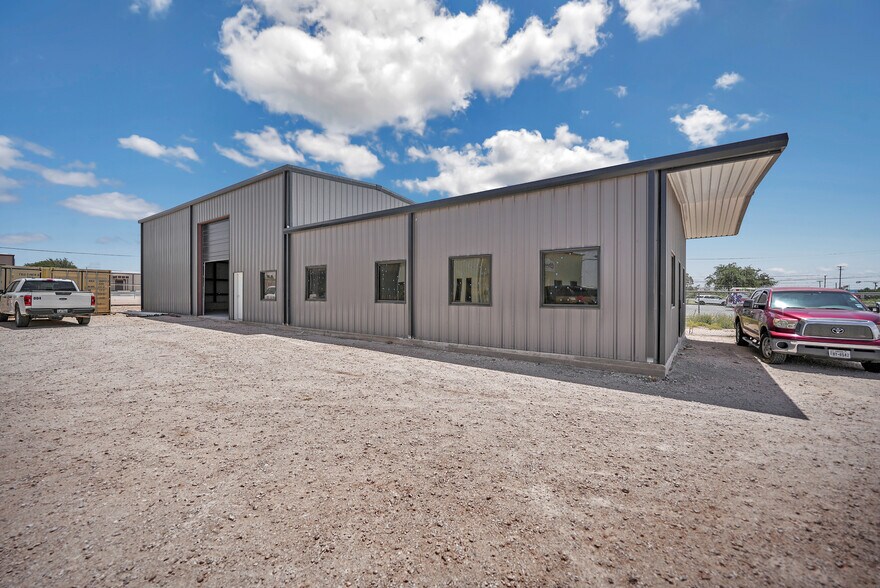 More Photos Of 2811 S County Road 1257, Midland Warehouse For Sale