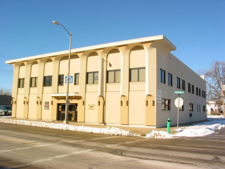 Primary Photo Of 526 W Wisconsin Ave, Appleton Medical For Lease